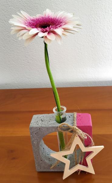 vase-quadrat-blume