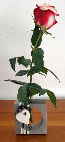 vase-quadrat-rose