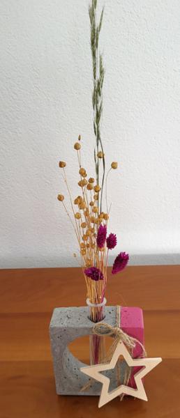 vase-quadrat-trockenblumen